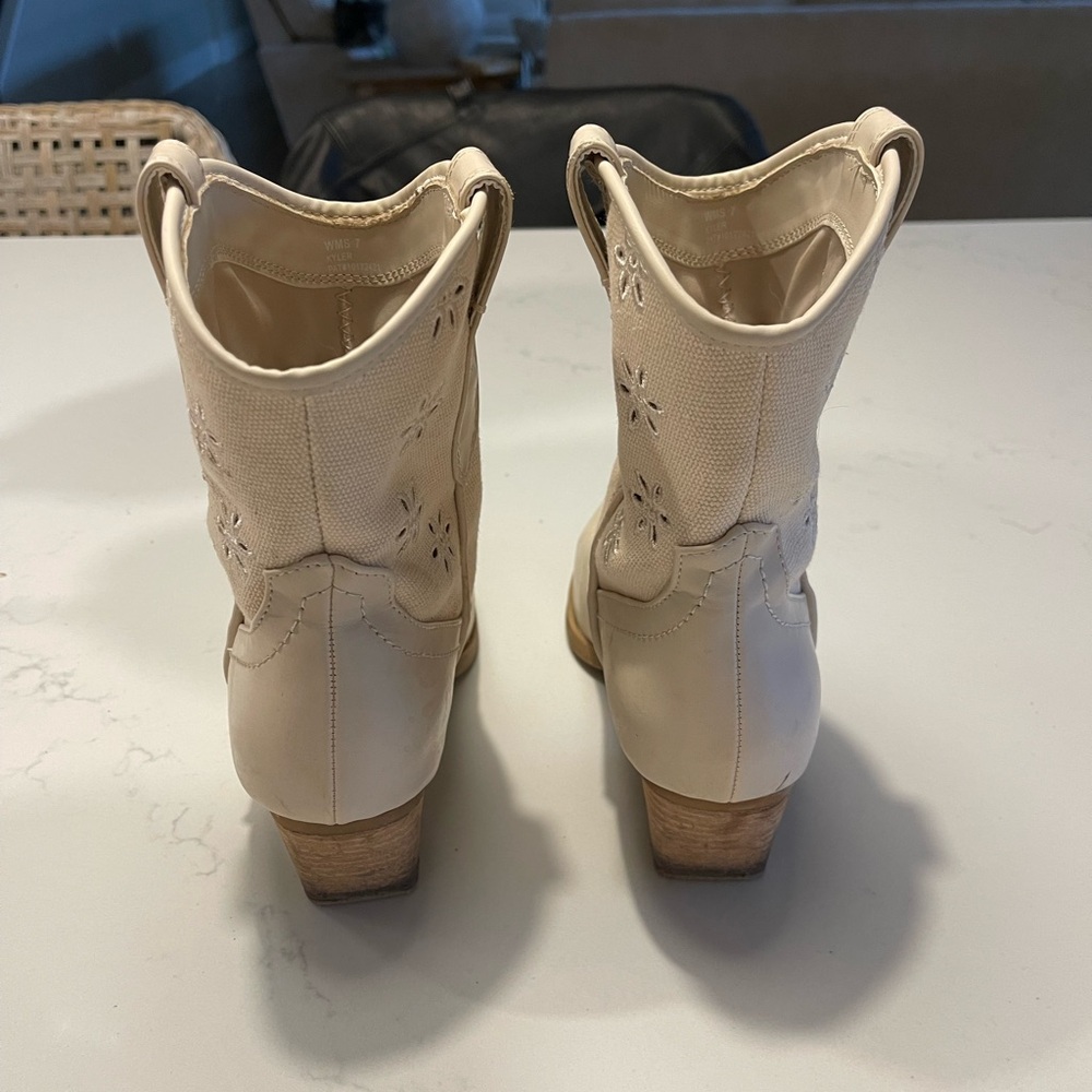 Dolce Vita Floral Cutout Ankle Booties - Cream - Picture 4 of 4
